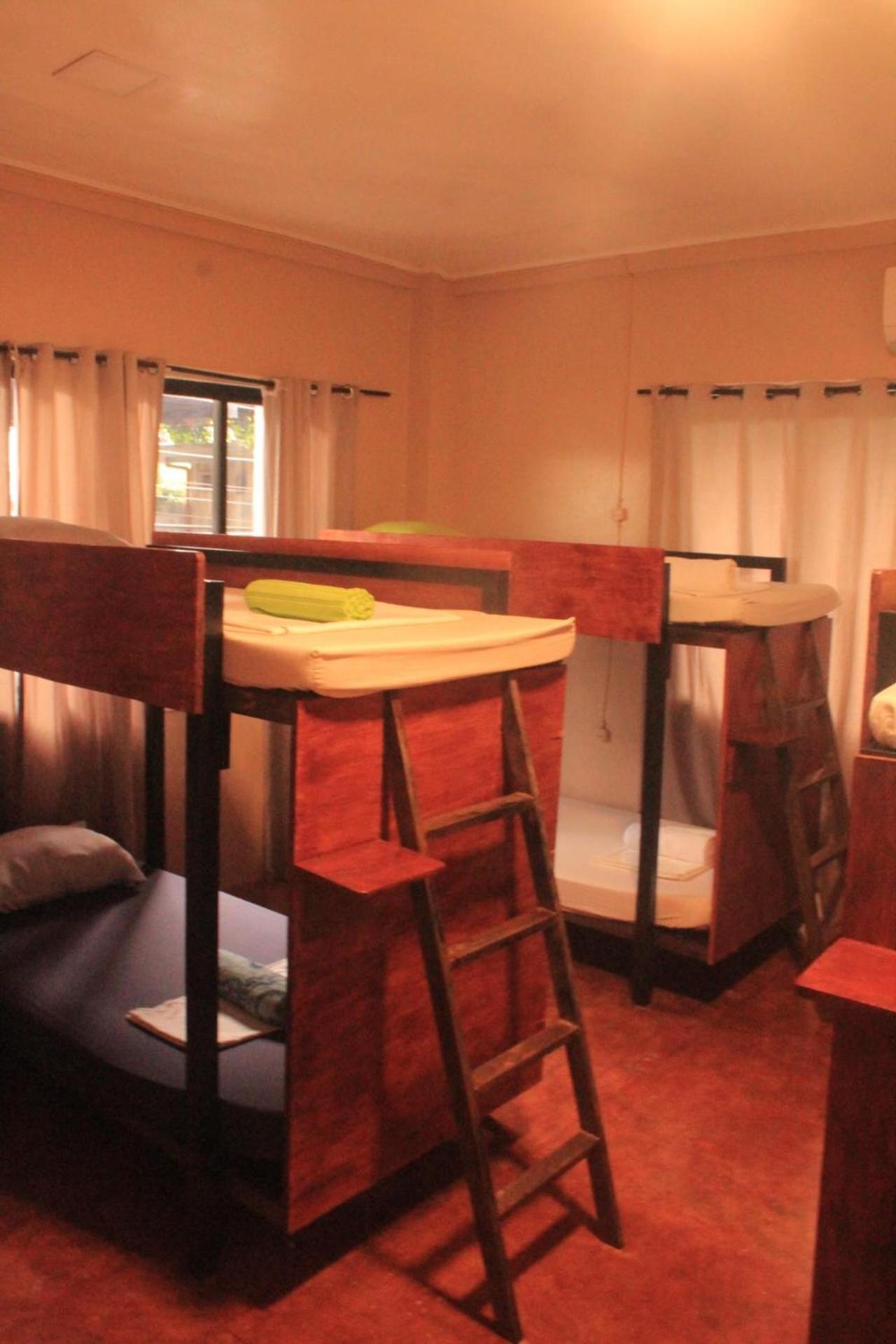 Laguno Bed And Breakfast Hostel Moalboal Habitación foto